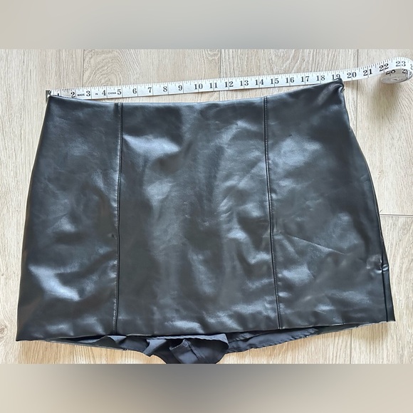 Abercrombie & Fitch Pants - Abercrombie & Fitch Black Faux Leather Skort XL
